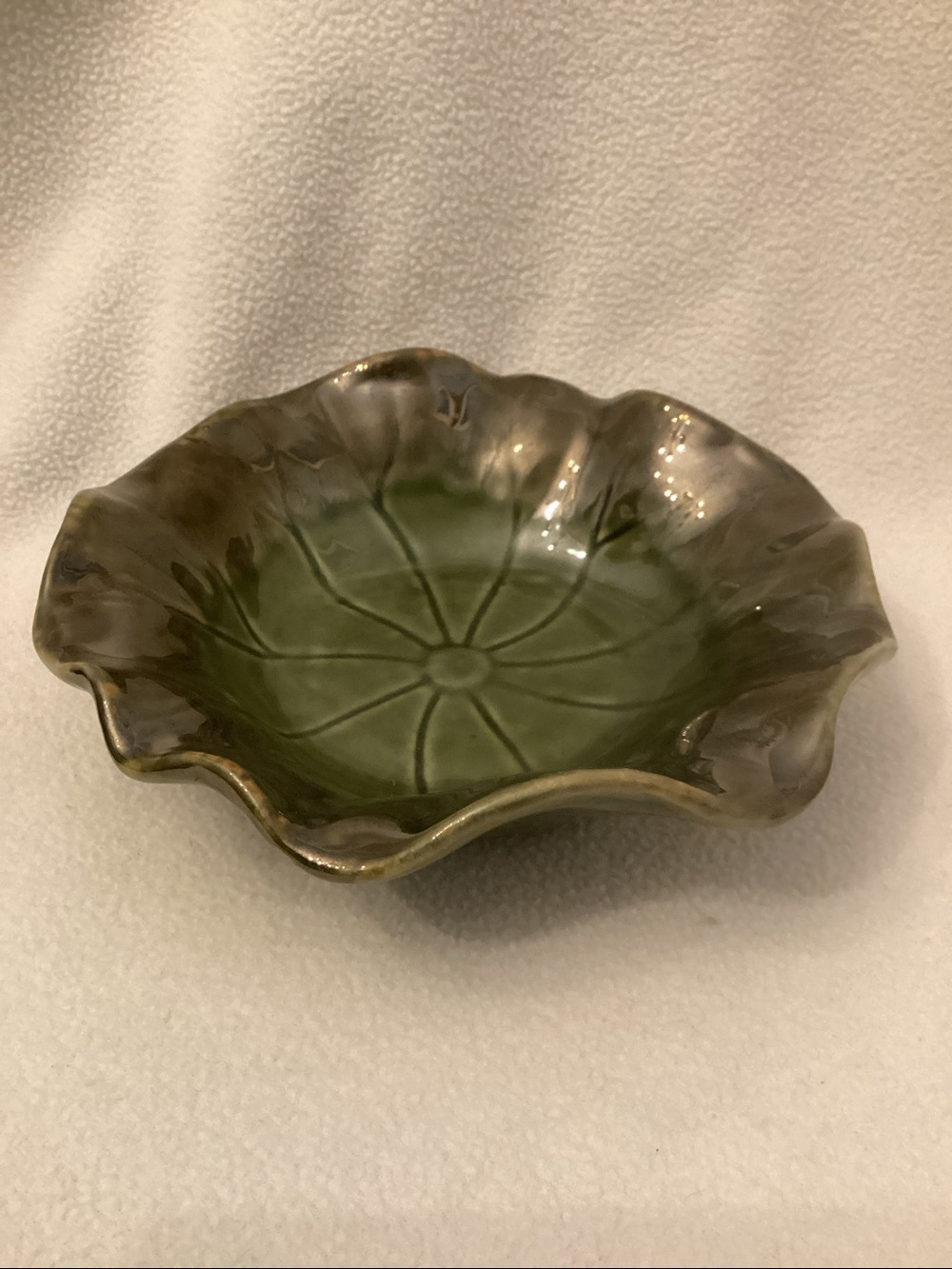 Biltmore Inspirations Lotus Leaf Iridescent 7” Bowl green